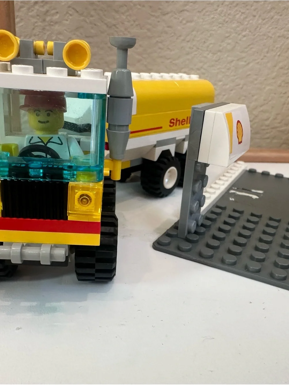 LEGO SHELL Fuel Tanker and Gas Station set
